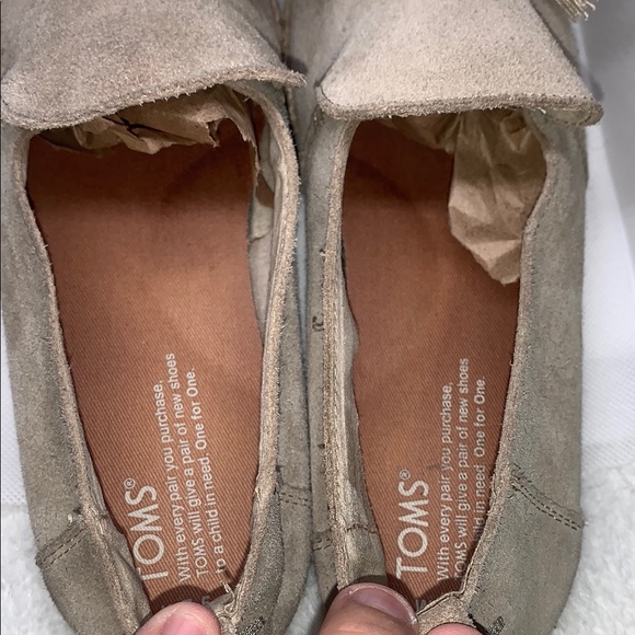 Like new TOMS alpargata Pom Pom flats genuine leather loafers sz 7.5 womens - Picture 5 of 7